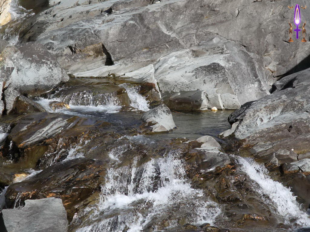 Croix de Lumière, Photo de la Série J No 010 