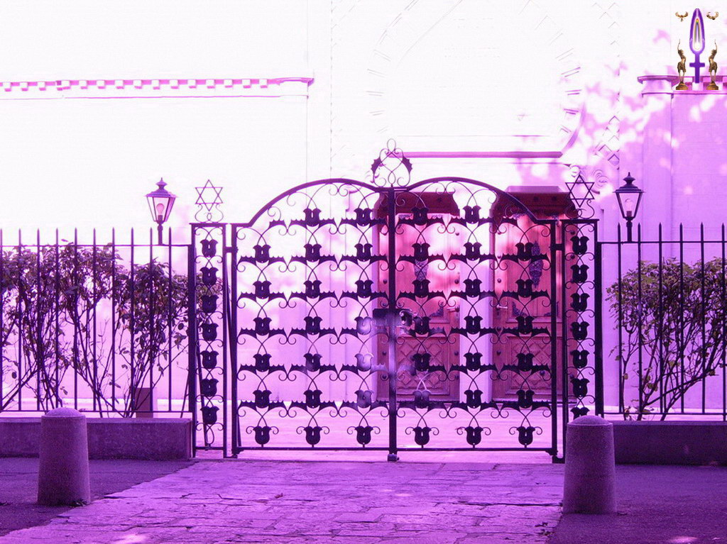 Album Magique d'Isapierre, Episode No 23 : La synagogue de Genève submergée par une vague de lumière pourpre...