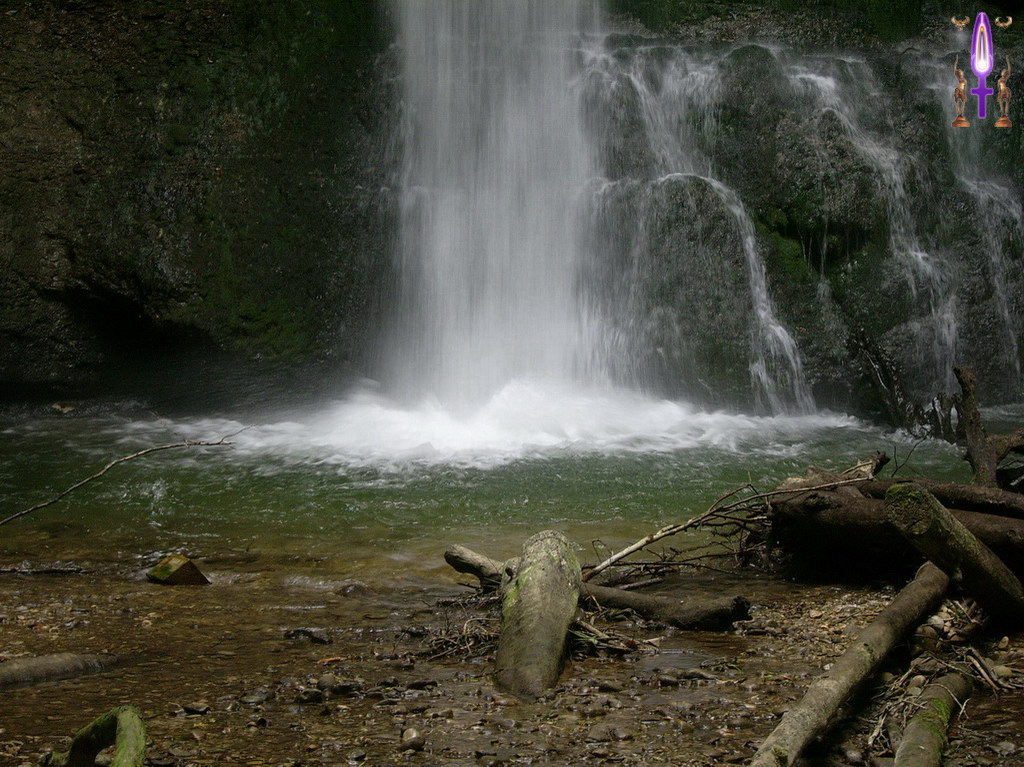 Album Magique d'Isapierre, Episode No 55 : La Cascade de Terre-Mère, un lieu magnifique mais relativement tranchant...
