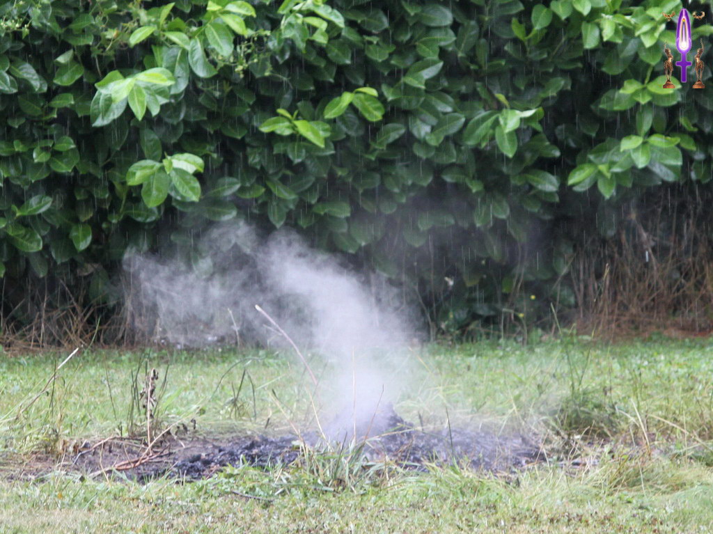 Album Magique d'Isapierre, Episode No 95 : L'apparition d'un Ange après le dernier feu purificateur allumé par Pierre...