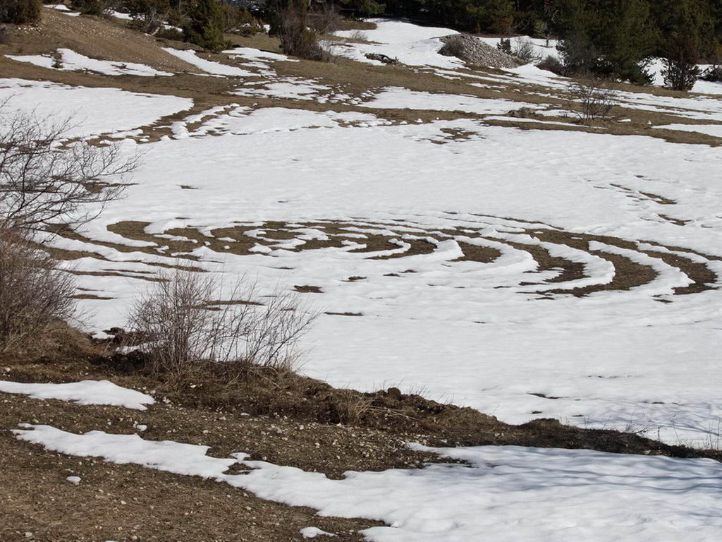 Second groupe de huit anneaux de neige formant un Cercle plein de Lumière et confirmant Isapierre dans sa relation avec le Coeur de l'Univers...