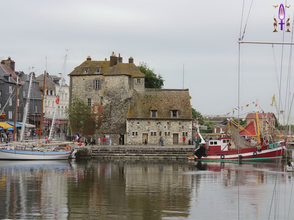 Cliquez sur la Photo pour quitter le Diaporama et Ouvrir la Photo correspondante...