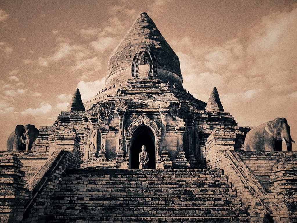 Croix de Lumière, Photo Ashes and snow No 106 