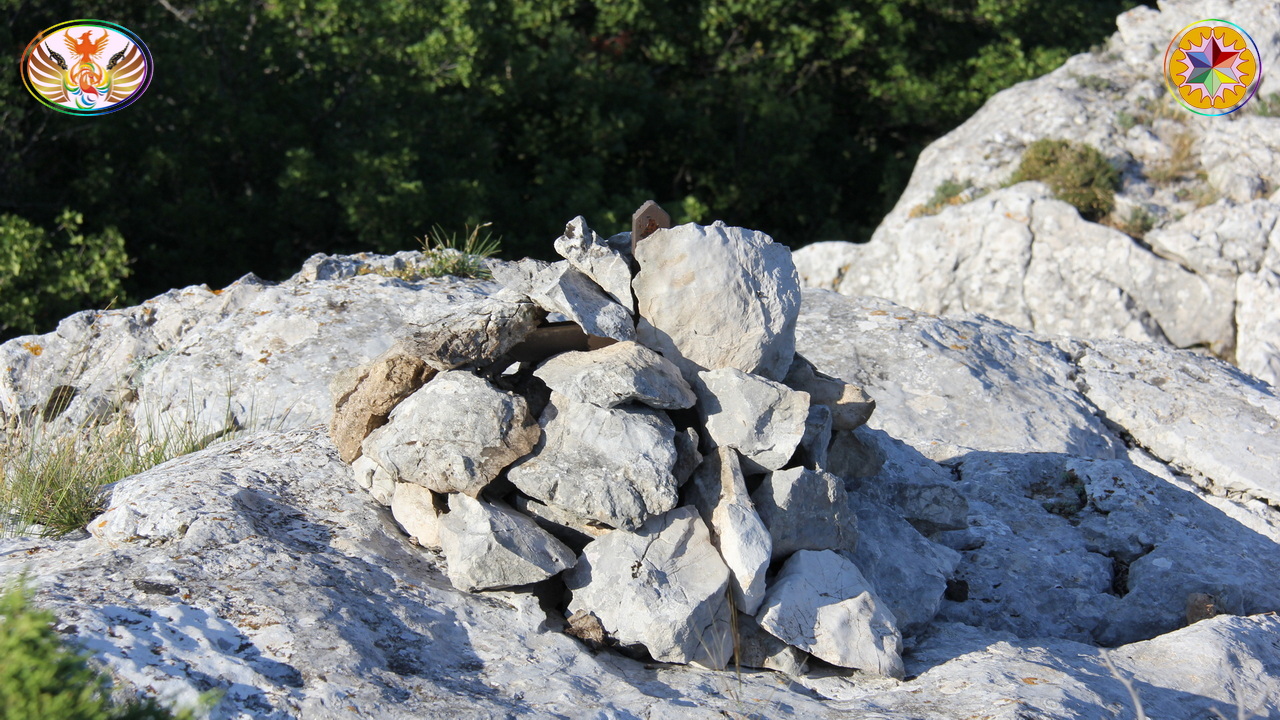 Croix de Lumière, Image de la Sainte-Baume d'Isapierre No 109 