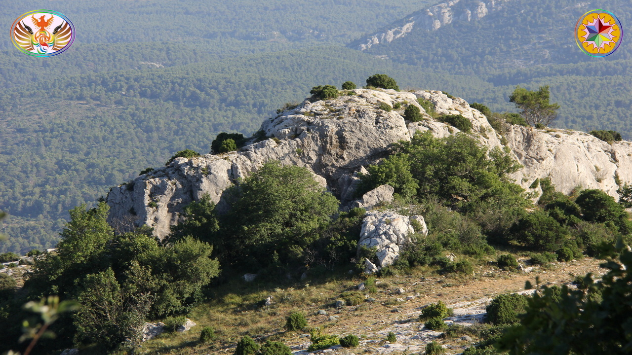 Croix de Lumière, Image de la Sainte-Baume d'Isapierre No 136 