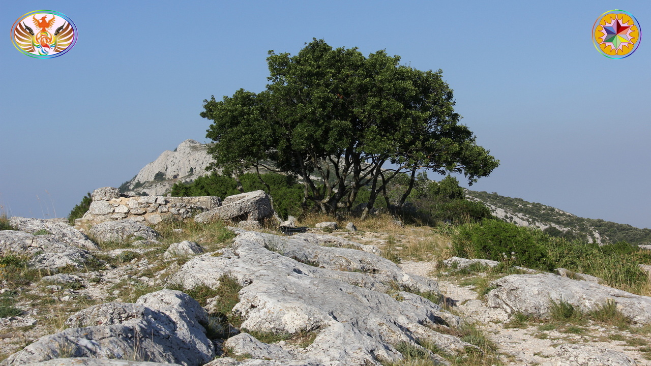 Croix de Lumière, Image de la Sainte-Baume d'Isapierre No 141 