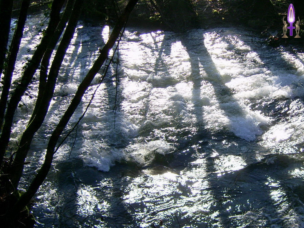 Espace No 23 : Ne plus résister inutilement à tout, d'accord, il y a des remous, des ombres aussi et l'écume ne permet pas de voir le fond. Mais comme dans un jacuzzi, ça permet de se laisser aller...