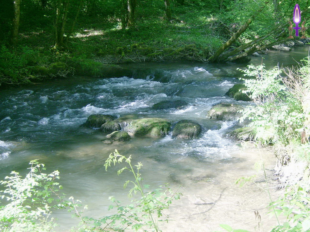 Espace No 63 : Il est plus facile que l'on ne le pense de passer d'une période agitée à une  pleine de calme. Il suffit d'y croire, d'expirer l'agitation en nous et d'inspirer la Paix, l'Amour et la Confiance de l'Univers...